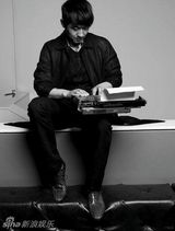 幻灯图：郭晓冬克服恐高拍写真 挑战极限感人心