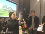 组图：刘烨生日发亲吻自己照 老婆子女齐献唱
