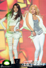 组图：少时等热爆首尔歌谣大奖 EXO大赢洒泪