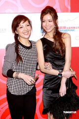 幻灯图：贡米签约黎明旗下 舒淇红装现身与旧爱同台