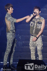 组图：朴宰范INFINITE等热唱PEPSI演唱会