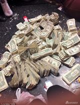 组图：19岁比伯夜店非法饮酒 现场半裸舞娘助兴