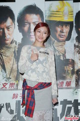 组图：谢霆锋否认豪宅赠前妻 新年与两子聚天伦