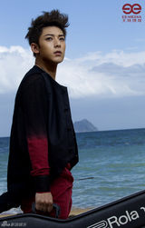 组图：陈翔曝光海边宣传照 航向未知旅程