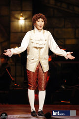 组图：孙浩英《歌剧明星》获胜 严智苑主持礼服抢眼