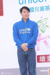 高清图：黎明出席慈善活动 被问生子计划没好气