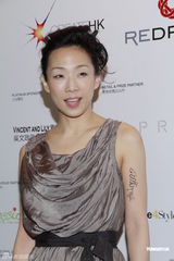 组图：林忆莲出席活动拒访问 陈嘉容出书筹善款