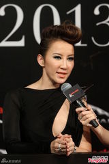 组图：绯闻男女杨幂俞灏明同场 李小璐大露美胸