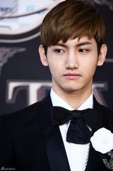 高清组图：东方神起巡演启动 首尔站亮相西装帅气