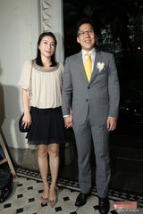 组图：霍启刚郭晶晶出席婚宴 被问孕事接受祝福