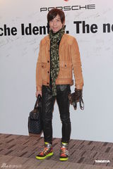 组图：容祖儿曝闲时喜驾车 盼黄伟文演唱会DVD顺利