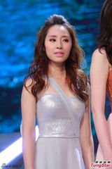 组图：港姐准决赛诞生10强 白纱裙秀腿抢镜