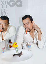 组图：影帝廖凡写真表情搞怪 玩遥控车显童真