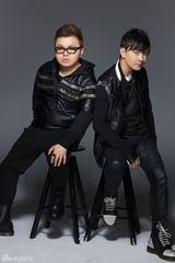 组图：声音乐团写真曝光 黑色潮装变酷大叔