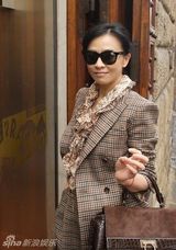 组图：刘嘉玲赴意大利“仙履奇缘” 新片票房成绩佳