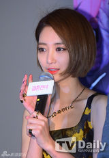 组图：李妍熙玉泽演助阵新片 四对情侣亮相