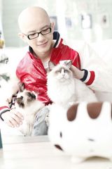 组图：平安发全新单曲《平安夜》 圣诞写真展童真