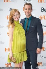 组图：布洛林撑《劳工》首映 温斯莱特深V秀沟