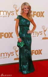 组图：艾美奖红毯 布鲁克-安德森闪片礼服绿野仙踪