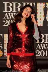 组图：2013全英音乐奖女星红毯竞艳