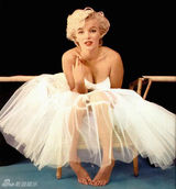 组图：玛丽莲-梦露金色卷发火红丰唇性感迷人