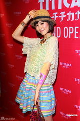 组图：官恩娜签华纳否认逼走薛凯琪