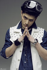 组图：4ROM组合拍夏日阳光写真动感活力