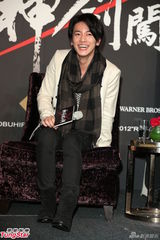 组图：日星佐藤健宣传新片 欣赏周杰伦才华