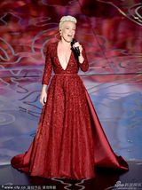 组图：Pink献唱致敬《绿野仙踪》75周年