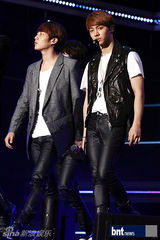 组图：少女时代等众星亮相2012梦想演唱会红毯