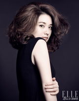 幻灯：李英爱婚后首拍杂志写真 展狂野迷人气息