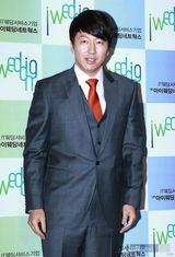 组图：韩棒球选手李容奎与女星刘荷娜喜结连理 