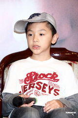 组图：毕晓海送郝蕾“第五张画” 祝“妈妈”骑金马