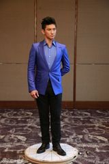 组图：吴奇隆入住杜莎蜡像馆 宽衣量身不忘搞怪