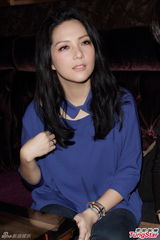 组图：卫兰KTV与粉丝共乐 望推出英文专辑