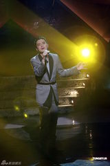 组图：《劲歌金曲》录影 黄耀明张继聪王菀之献唱