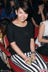 组图：陈奕迅演唱会化浓妆 搞怪献唱掀高潮