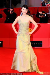 组图：黄璐黄色水钻亮片绣珠单肩礼服裙