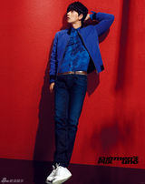 组图：朴海镇首登内地杂志封面 红衫显暖男风范