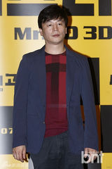 组图：《大明猩》韩国试映 成东日徐娇热聊