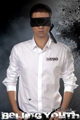 组图：赵宝刚新作《北京青年》曝四主演蒙眼照