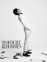 组图：焦恩俊登《时装》 变身书香气质男编辑