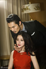 组图：熊乃瑾摩登性感写真 与男模秀缠绵蜜意