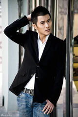 组图：沈泰帅气写真曝光 新晋实力小生魅力十足