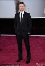 组图：克里斯-埃文斯帅气亮相红毯 电力十足
