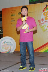 组图：李小鹏有女万事足 笑称女儿遗传运动基因