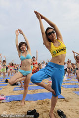 组图：三亚千人比基尼派对 沙滩美女性感热辣