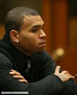 组图：克里斯-布朗轻松出席殴打蕾哈娜一案审理