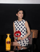 组图：《在路上》走进淄博 黄圣依获赞“校花”