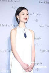 组图：超模杜鹃魅力四射 与林志玲熟络不介意比较